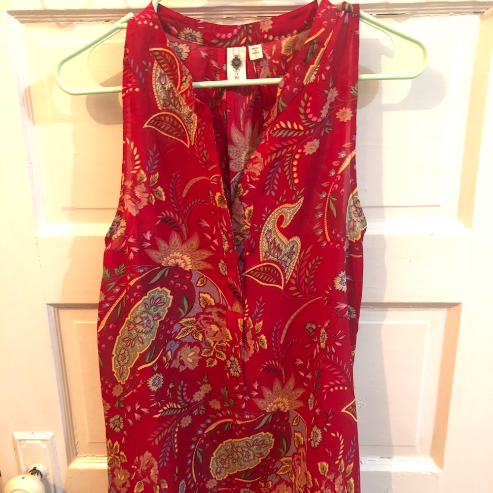 Sleeveless, v neck blouse